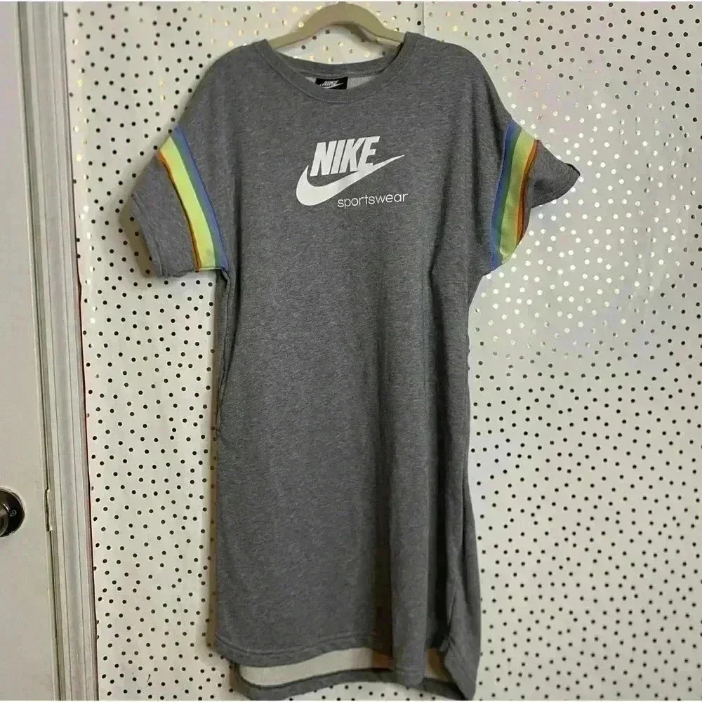 Nike Sportswear Heritage
Big Kids' (Girls') Short-Sleeve Dress